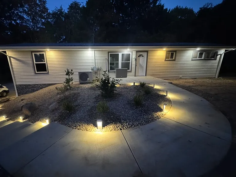 374 Sunview Dr — Photo 1
