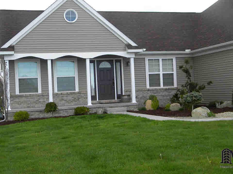 1st image of 904 Plum Grove Dr