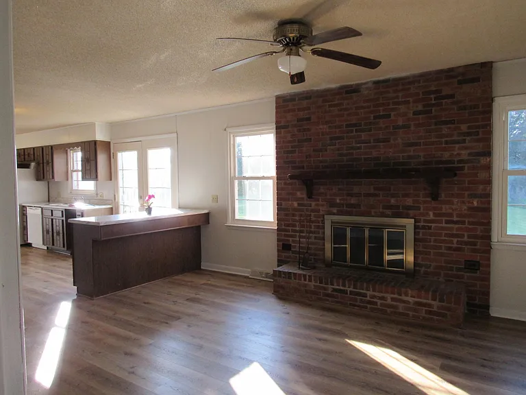 237 Stratmoor Dr — Photo 7
