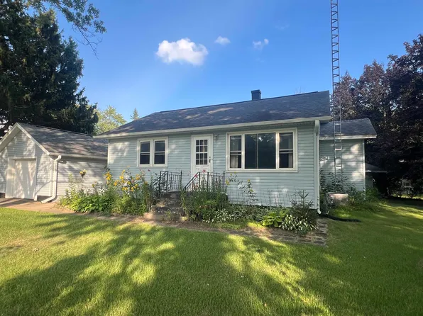 520 N Washington St, Wyocena, WI 53969