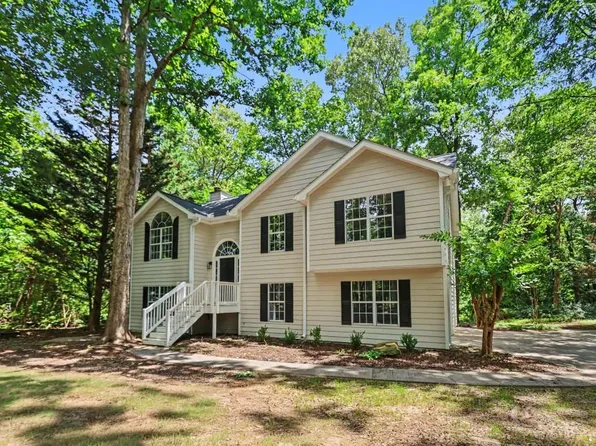 105 Creekview Dr, Hoschton, GA 30548