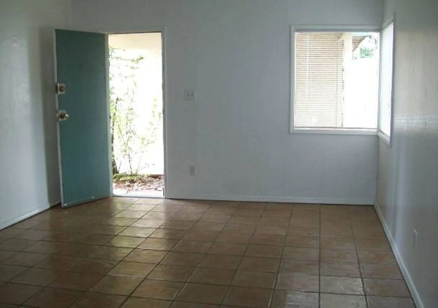 1 Bed 1 Bath in Tempe — Photo 2