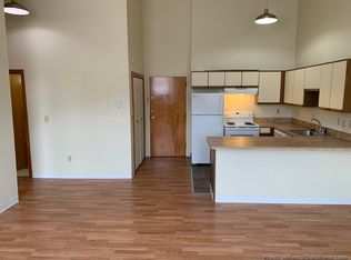 11 Willow St APT 304, Fitchburg, MA 01420