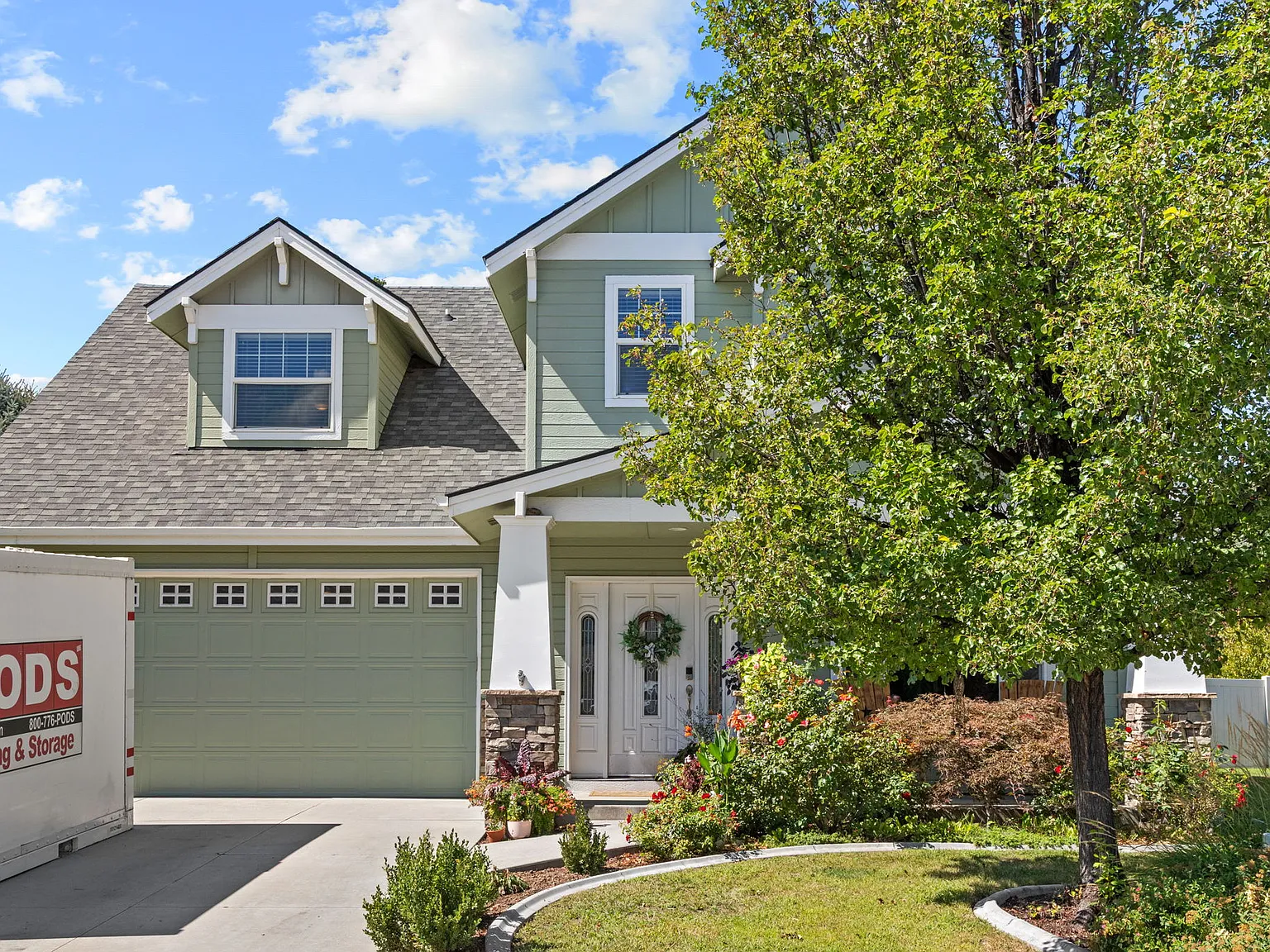 4 bed, 2.5 bath, 2575 sqft, $3,100 — Photo 3