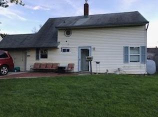 29 River Ln, Levittown, PA 19055