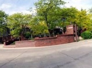 656 Dlyn St, Columbus, OH 43228