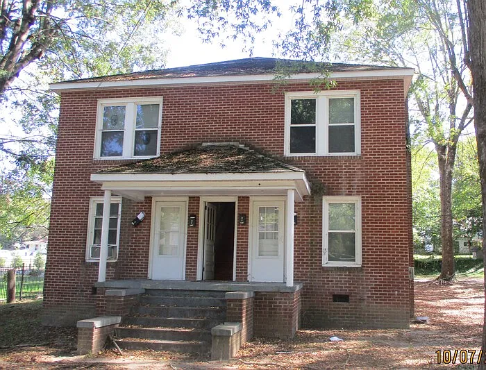 2 bed, 1.0 bath, $925 — Photo 1