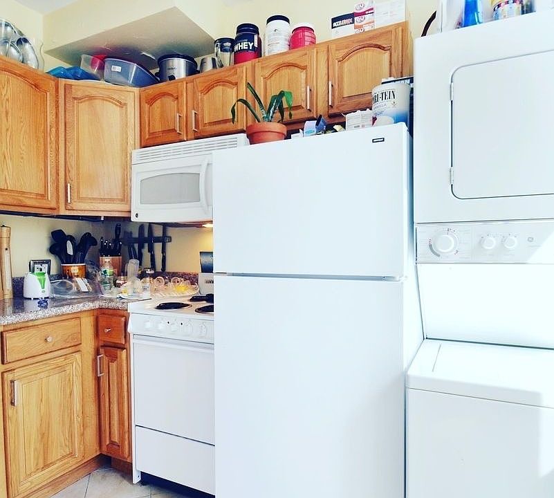 2nd image of 5 Monroe Pl APT 4