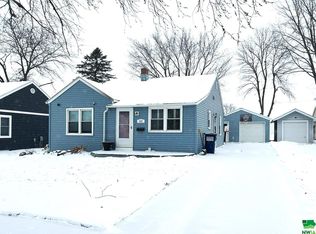 825 4th St, Sheldon, IA 51201