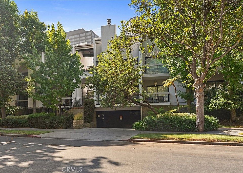 1st image of 10933 Wellworth Ave APT 10