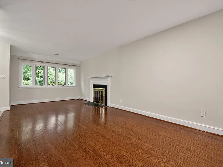 8023 Washington Ave — Photo 8