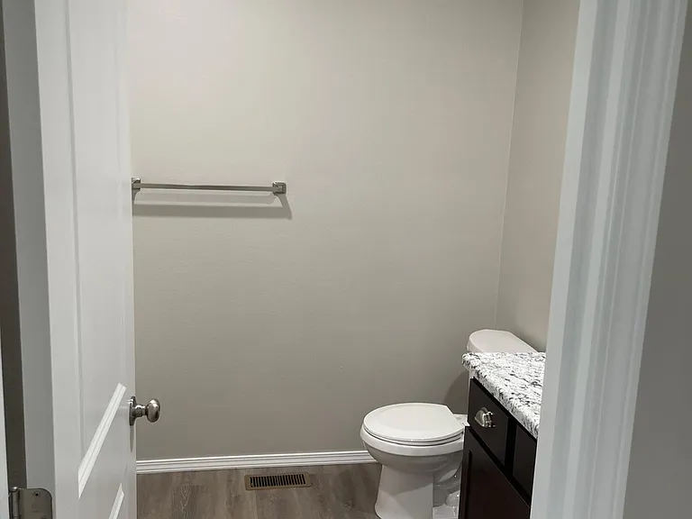 3376 W Hill St — Photo 5