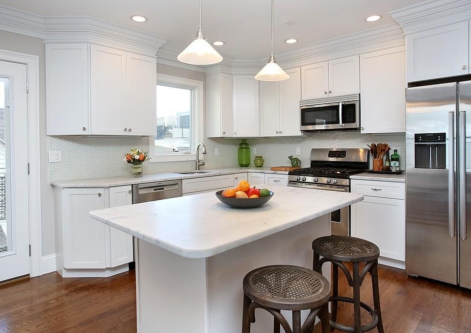 1st image of 17 Oak St #2