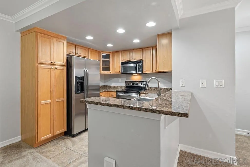 2 bed, 949 sqft, $2,700 — Photo 4