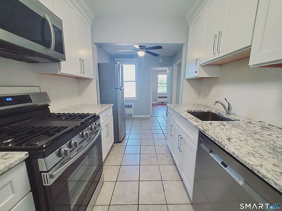 3rd image of 39 Glenbrook Rd APT 2T