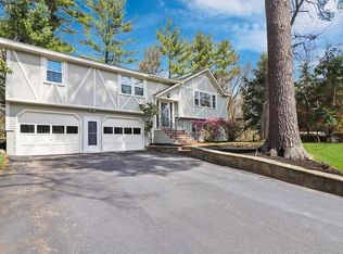 6 Mohawk Rd, Andover, MA 01810