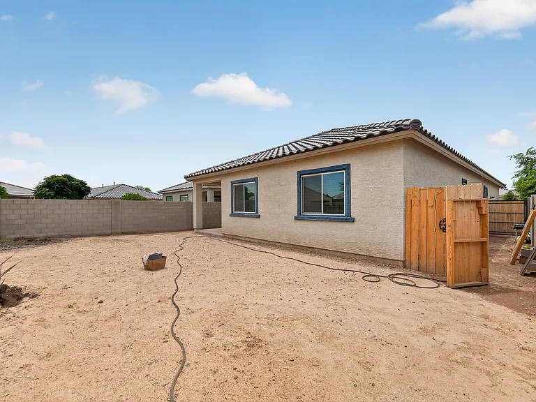 18465 N Lakeside Dr — Photo 23