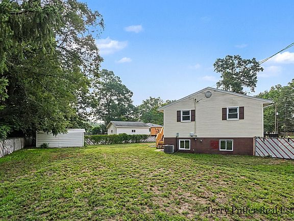 4th image of 3942 Hall Rd