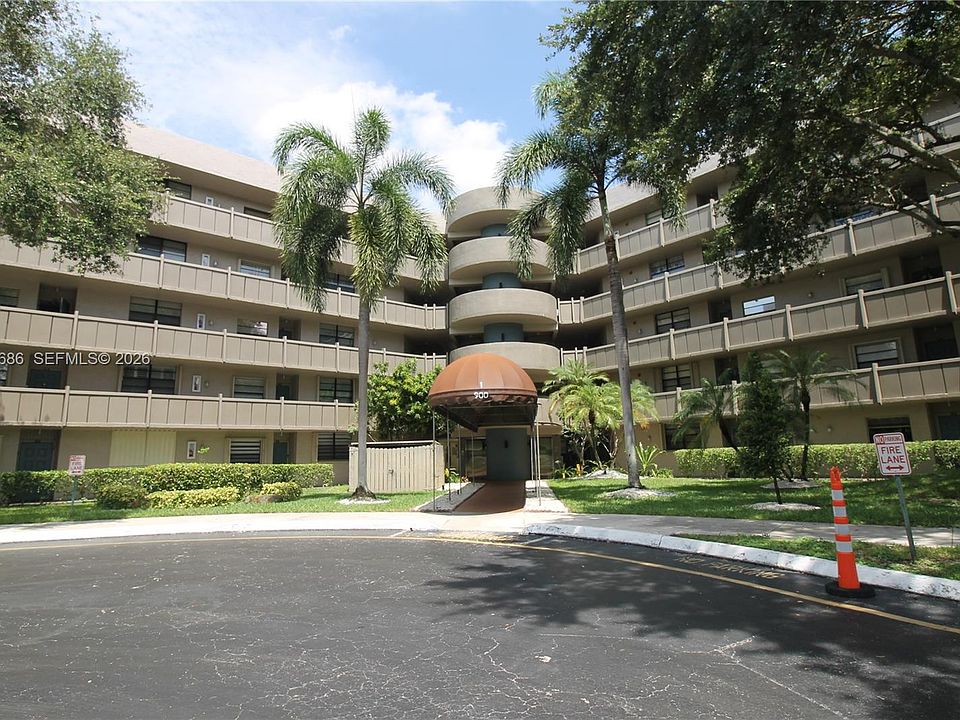 1st image of 900 Colony Point Cir APT 216