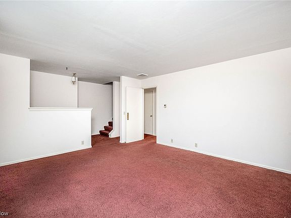 4th image of 836-834 Genesee Ave NE