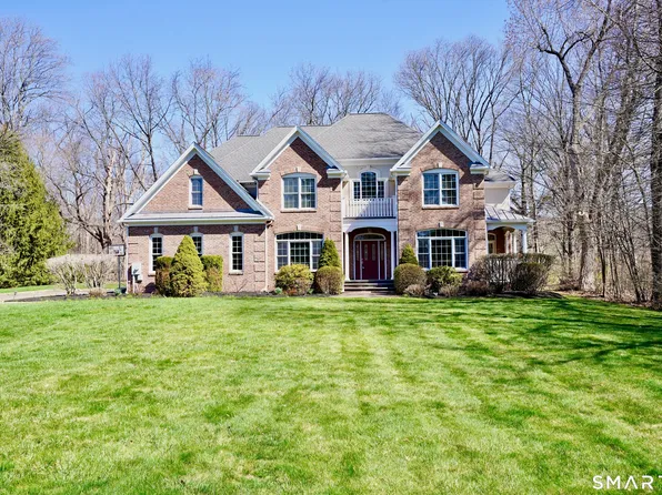 10 Whispering Hollow Court, Cheshire, CT 06410