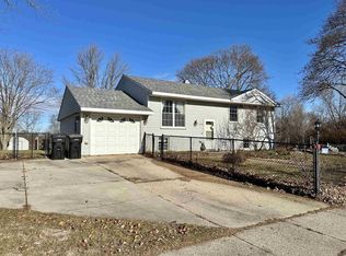 2137 Staborn Dr, Beloit, WI 53511