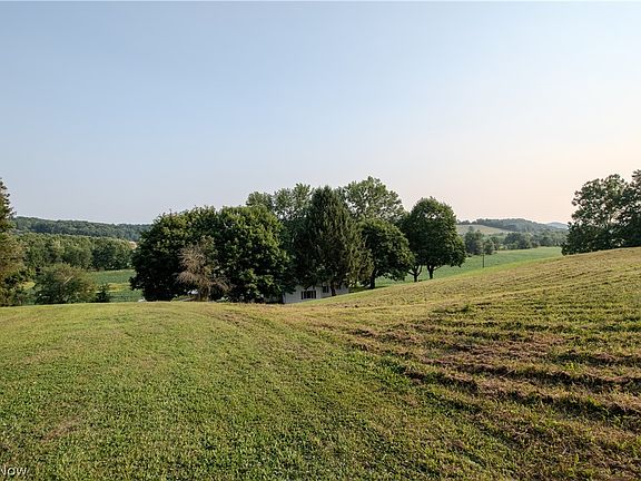 3rd image of 1757 Pleasant Valley Rd NE