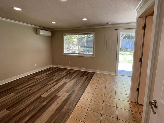 4th image of 1029 87th Ave NE