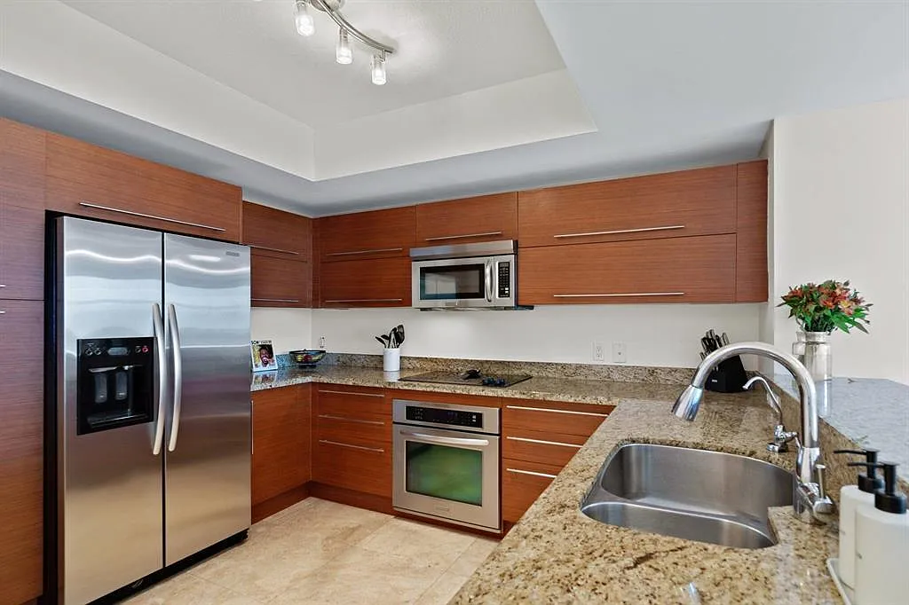 3 bed, 3.0 bath, 1546 sqft, $4,150 — Photo 4