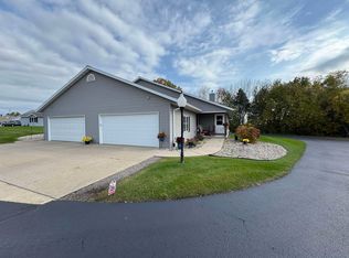 200 Prairie View Ct, Waupaca, WI 54981