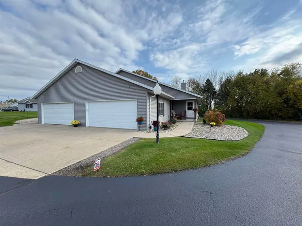 200 Prairie View Ct, Waupaca, WI 54981