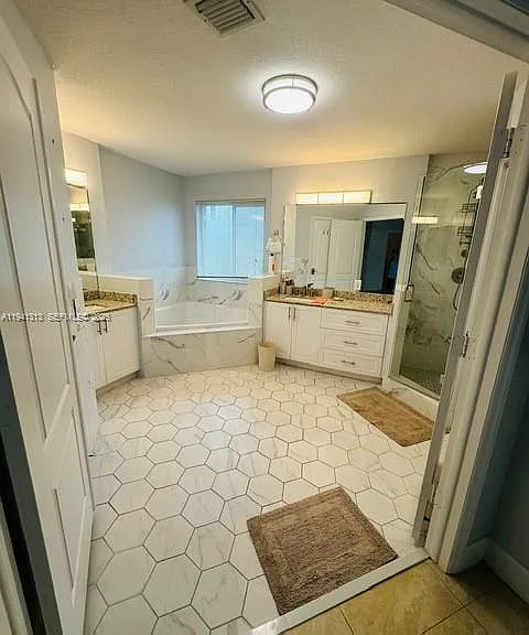 10919 NW 67th Ter — Photo 23