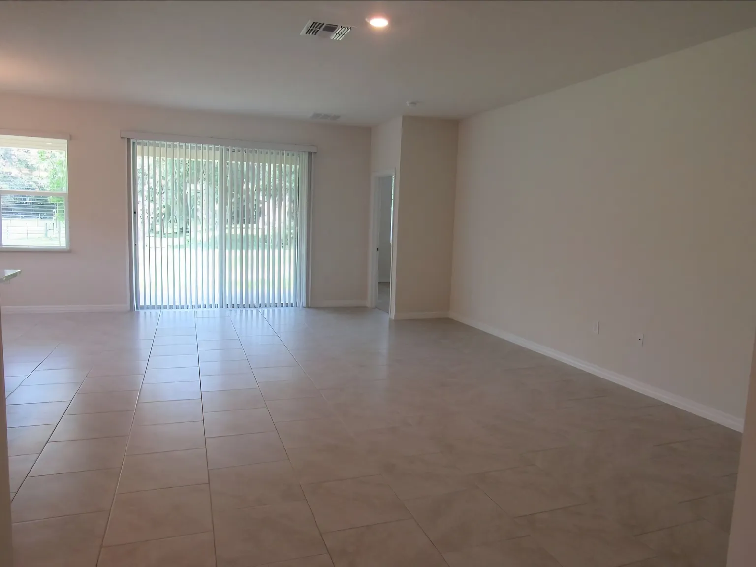 4 bed, 2098 sqft, $2,800 — Photo 1