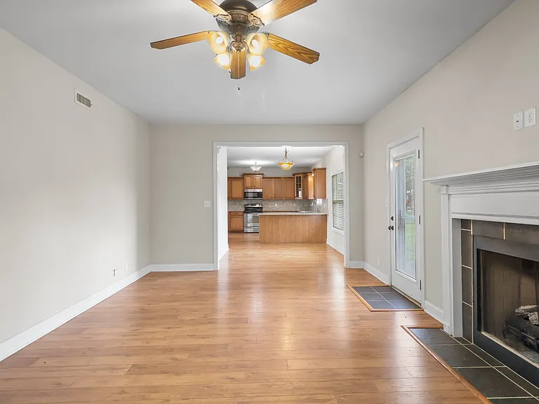 1093 Willow Cir — Photo 15