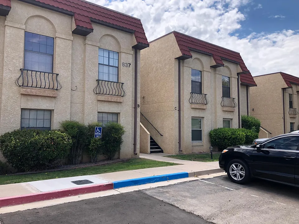 837 Country Club Dr SE #1C