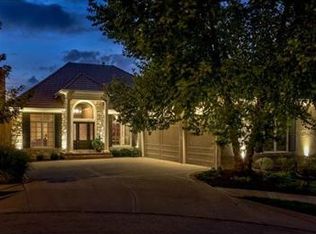 6603 Royal Ct, Parkville, MO 64152