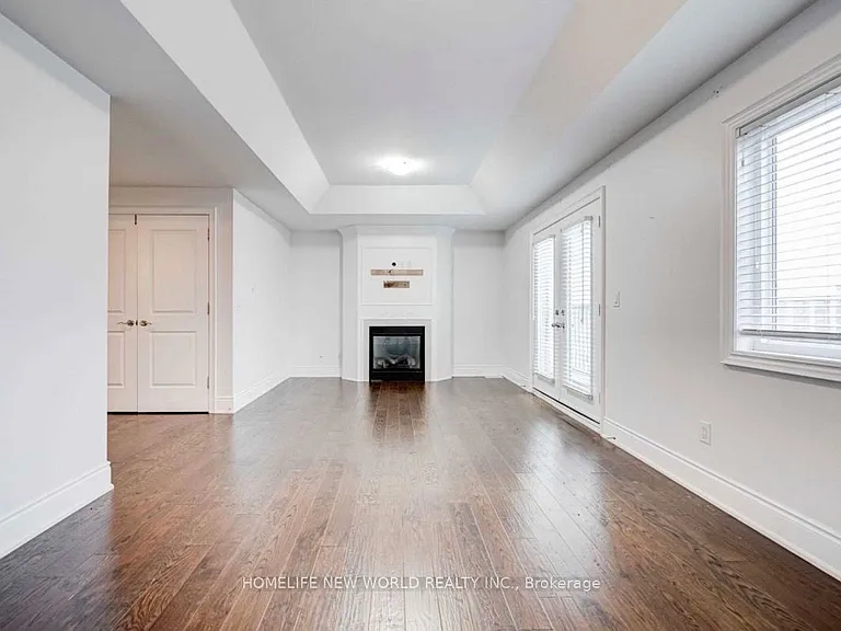 83 Kane Cres — Photo 4