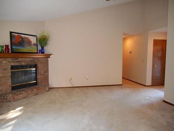 5th image of 3681 S Parkmont Ave