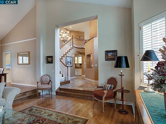 5th image of 102 Carole Meadows Ct