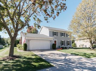 1685 Chatham Dr, Oshkosh, WI 54904