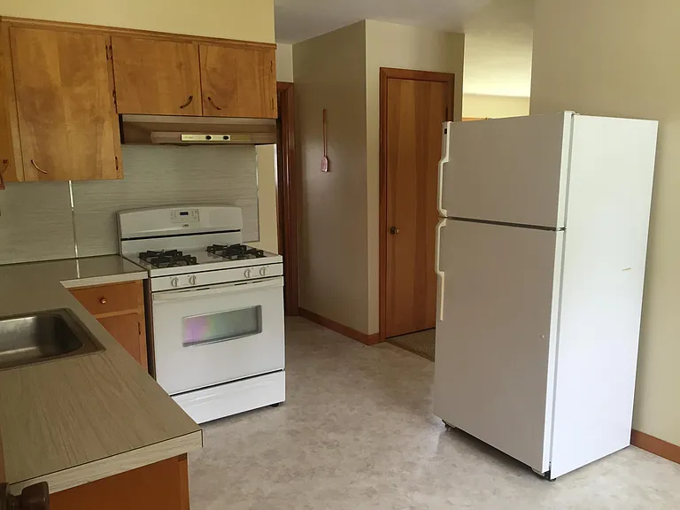 8110 Halsey Rd — Photo 4