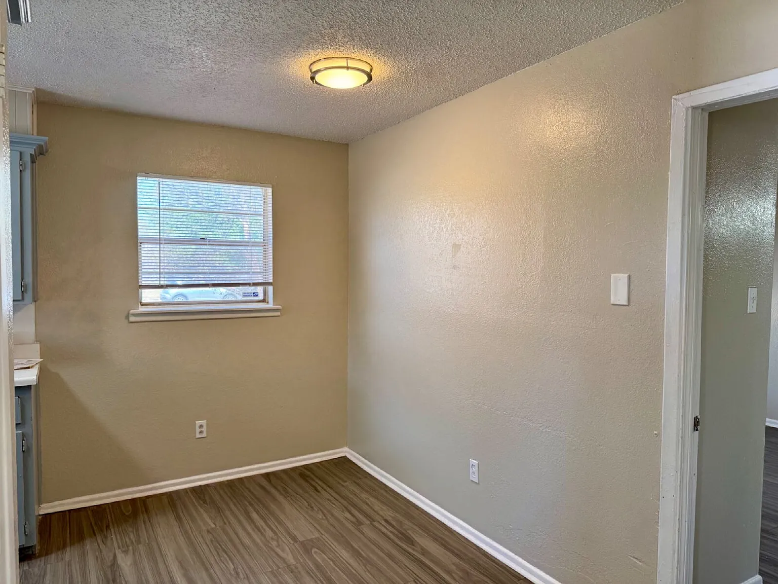 2 bed, 1.0 bath, 800 sqft, $800 — Photo 3