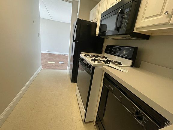 4th image of 812 Memorial Dr