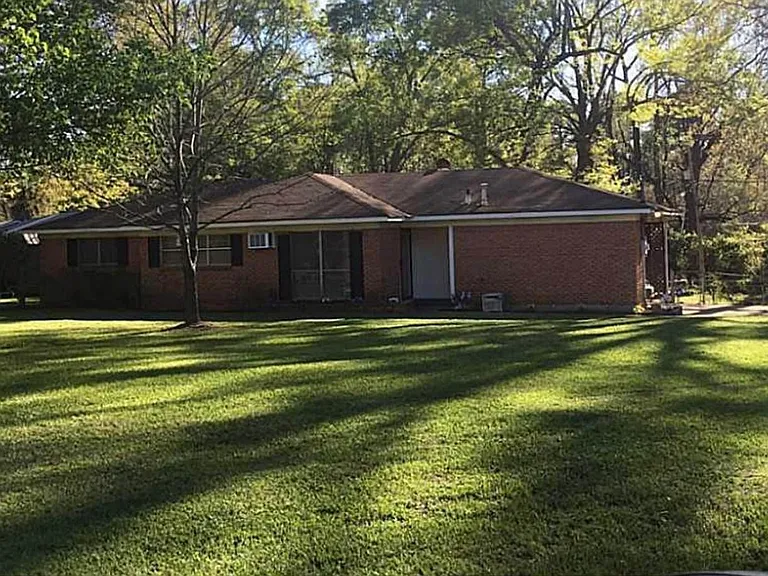 8900 Acacia Ln — Photo 1
