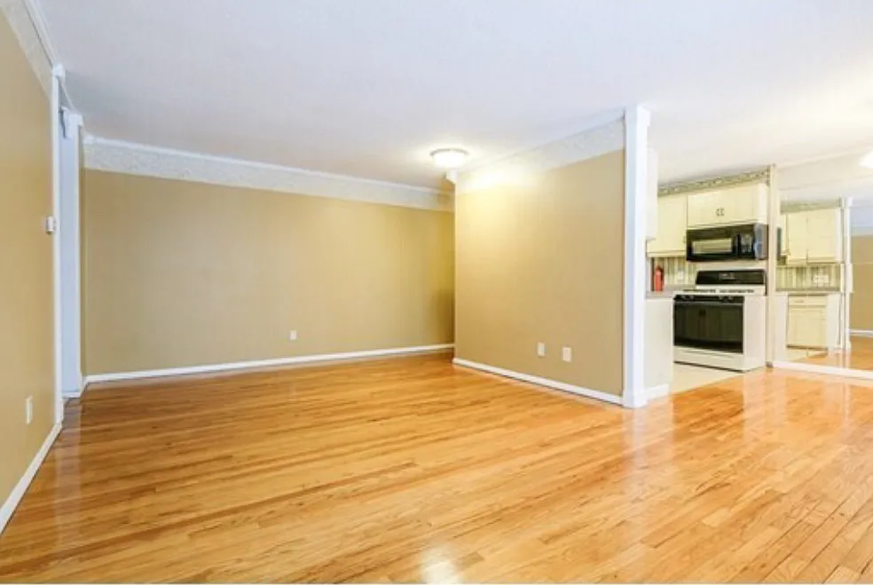 2 bed, 1.5 bath, 901 sqft, $1,950 — Photo 3