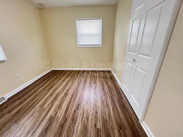206 E Center St — Photo 6