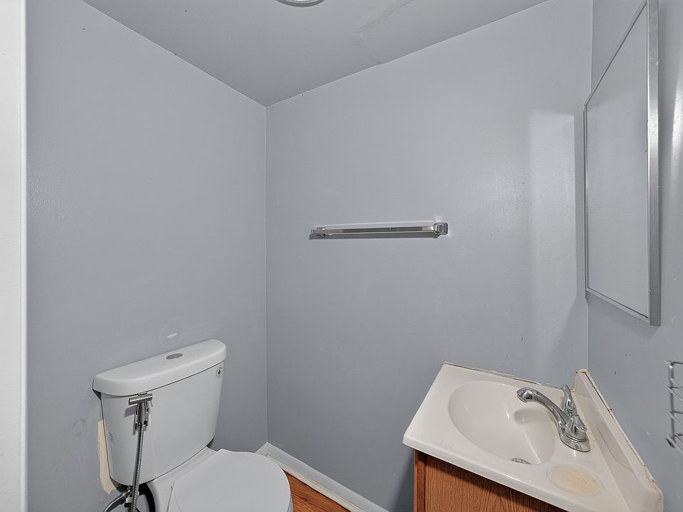 1st image of 614 Bryn Mawr Ct
