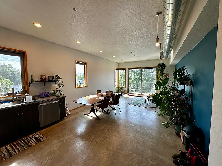 1828 W College Ave #4 — Photo 2