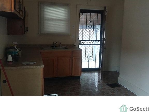 5th image of 4137 Larkwood Ave
