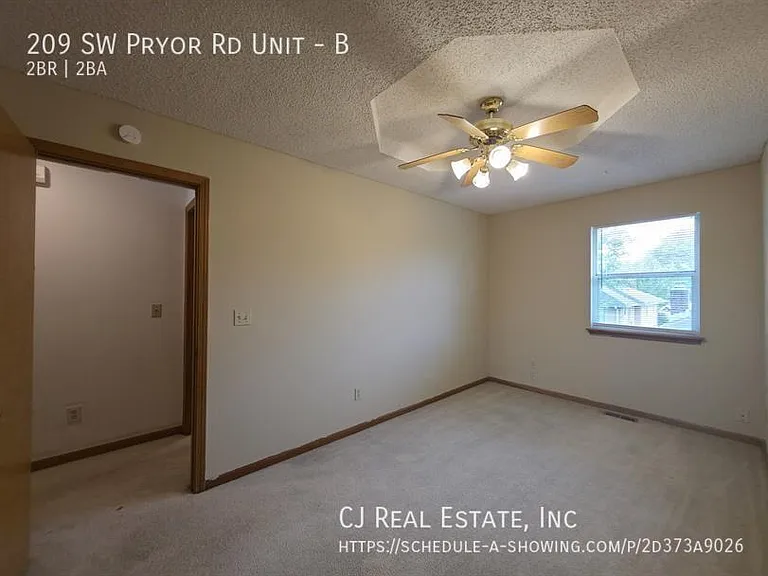 209 SW Pryor Rd #B — Photo 6
